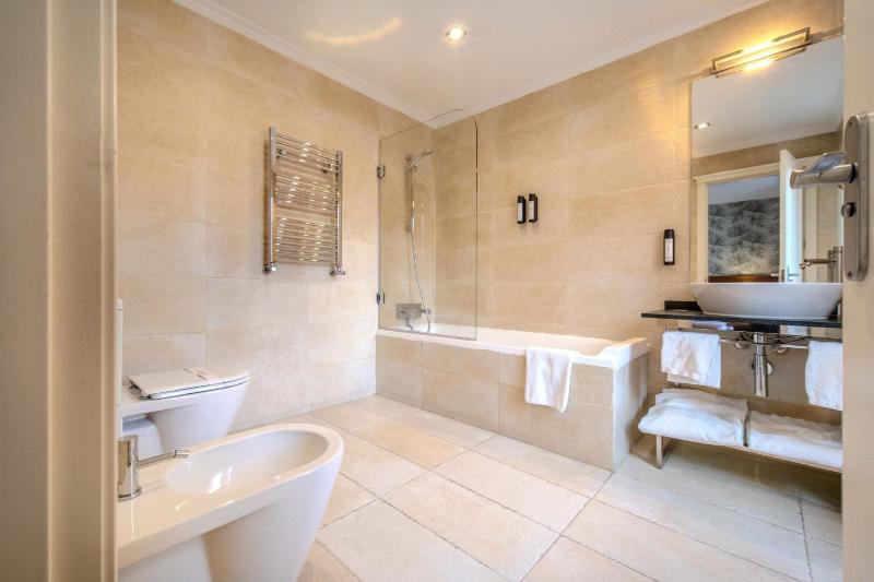 Premium Double or Twin Room image 4