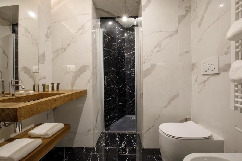 Double Room with Balcony image 1