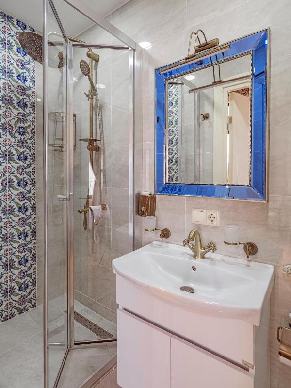 Deluxe Double Room image 3