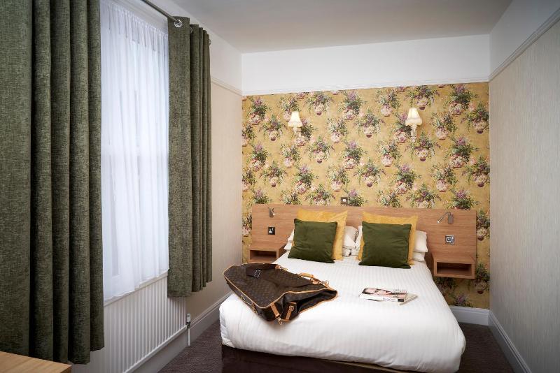 Double Room image 4