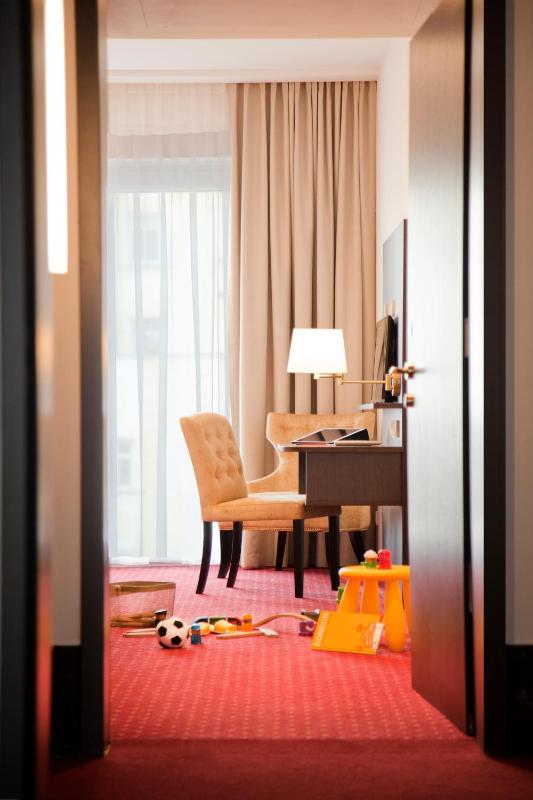 Family Room image 3