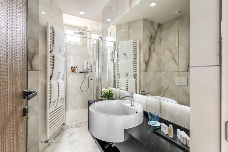 Standard Double or Twin Room image 3