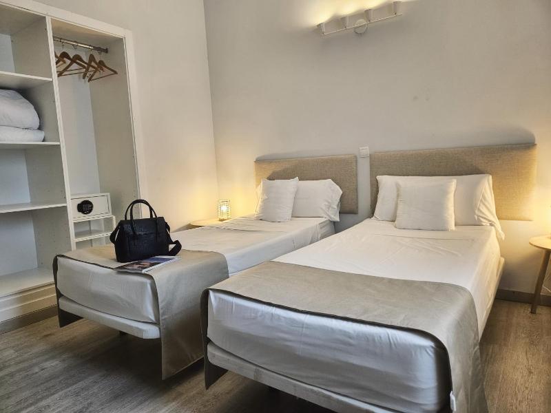 Twin Room with Terrace image 3