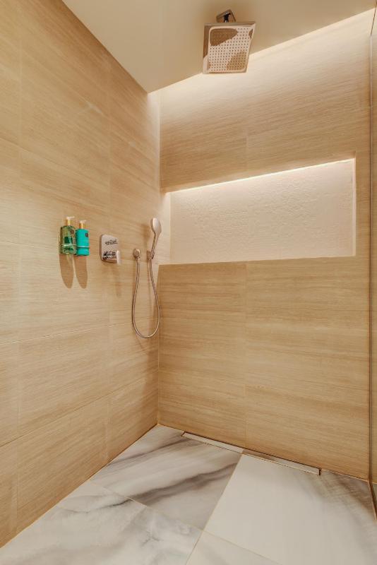 Castelnuovo Three Bedroom Apartment with  Sea  View image 3