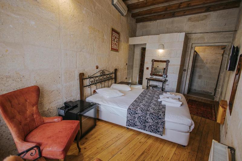 Standard Double Room image 3