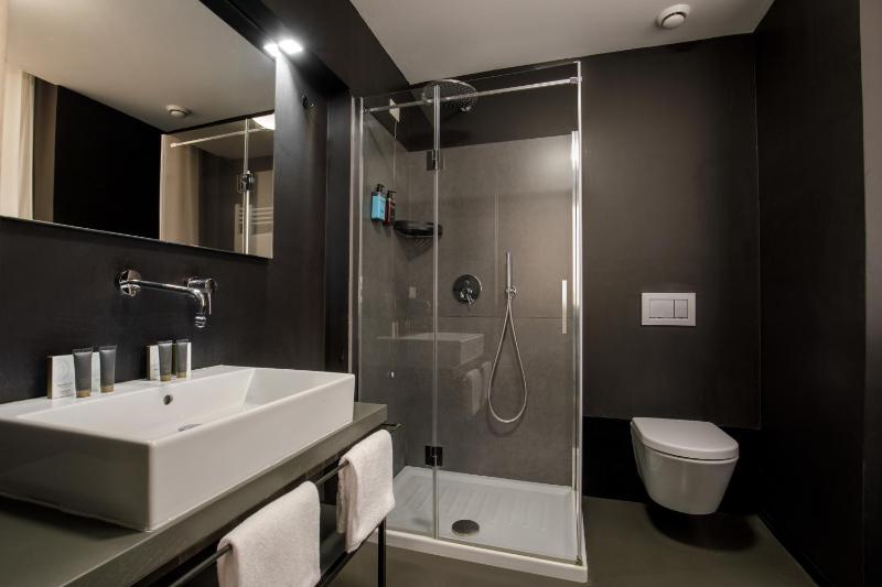 Standard Double Room image 1