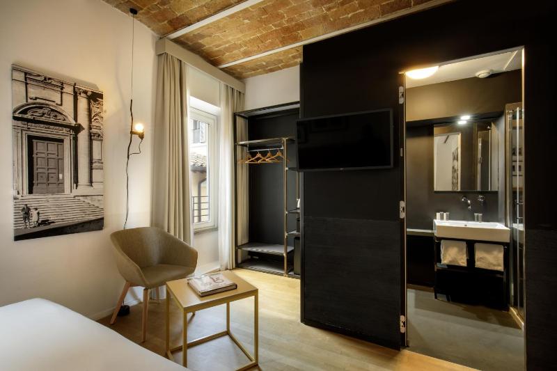 Deluxe Double Room image 1