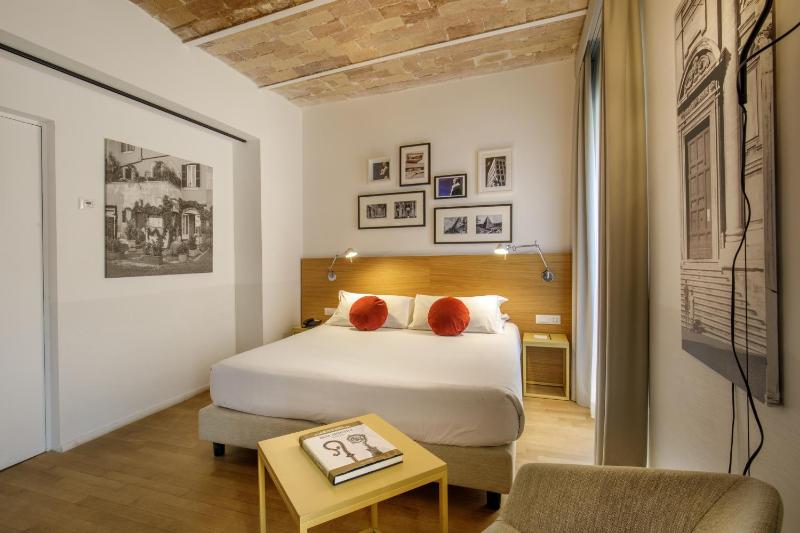 Deluxe Double Room image 4