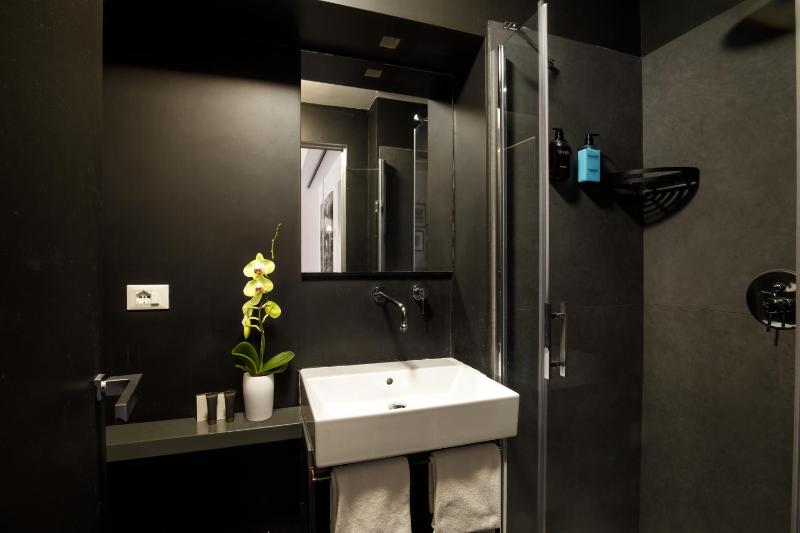 Deluxe Double Room image 2