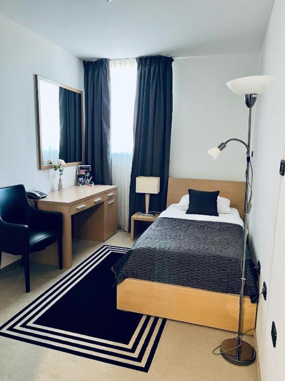 Single Room image 2