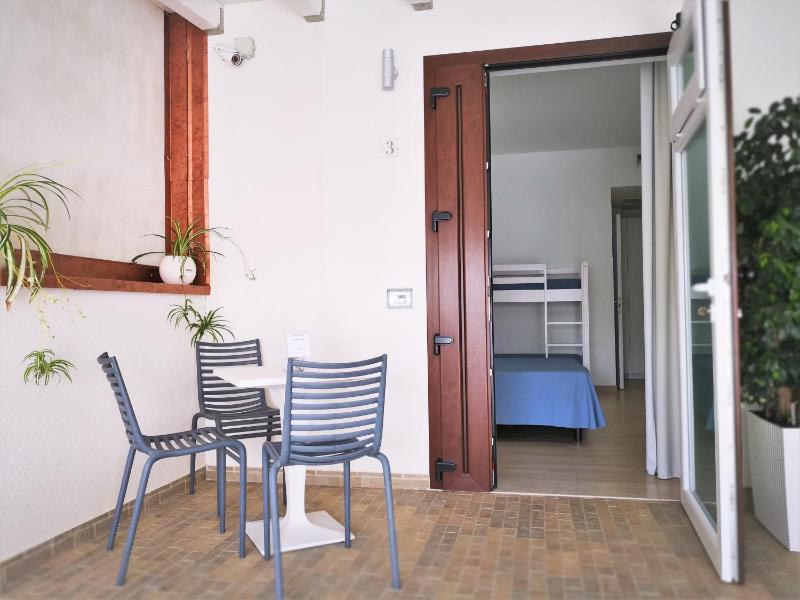 Economy Double Room image 4