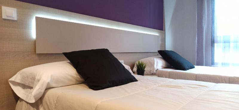 Budget Twin Room image 4
