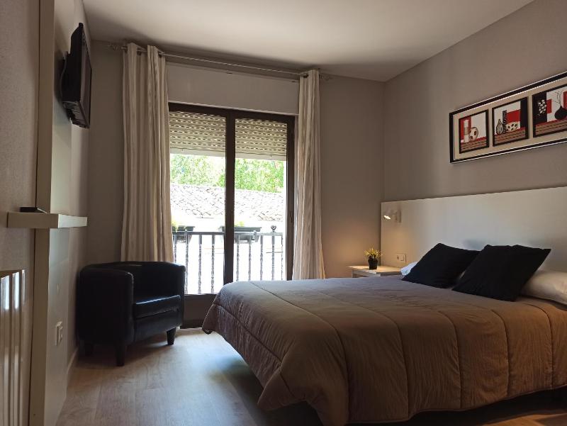 Double Room image 3