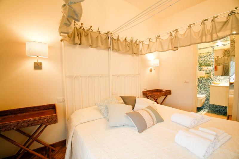 Five-Bedroom House image 4