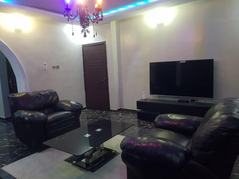 3JD Lavishly Furnished 2 bed apartment - image 16