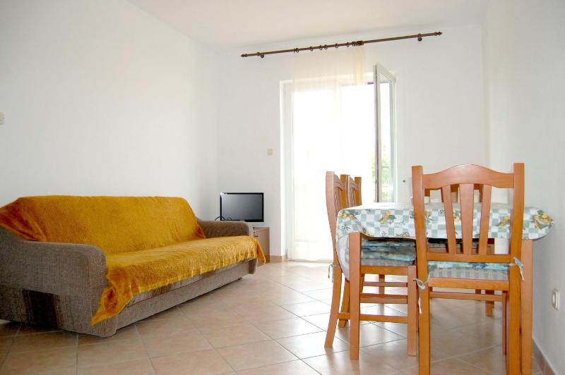 Apartment with Garden View image 2