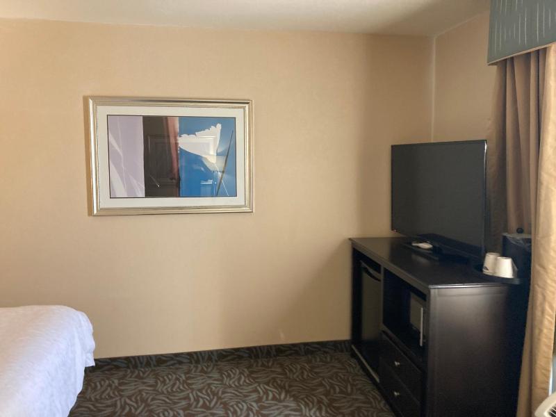 King Room with King Bed - Non-Smoking image 3