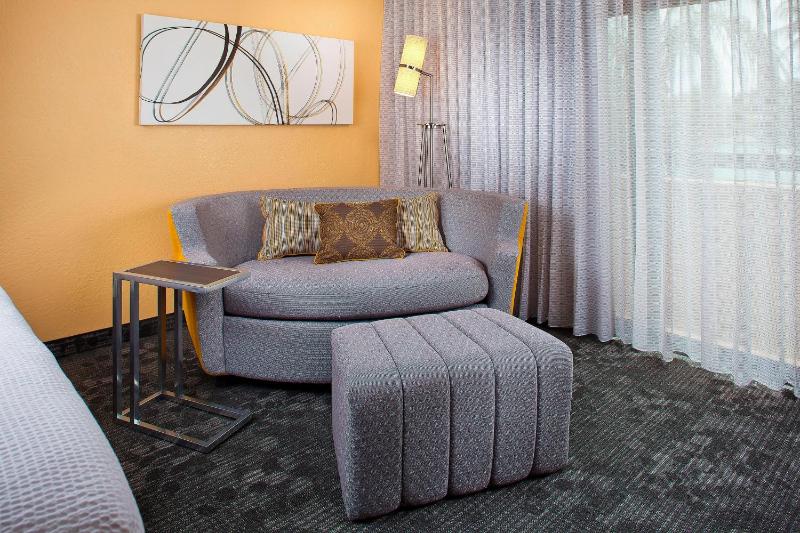 King Suite with Sofa Bed image 4