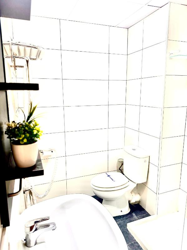 Twin Room image 4