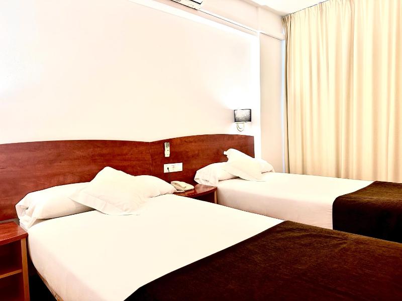 Twin Room image 1