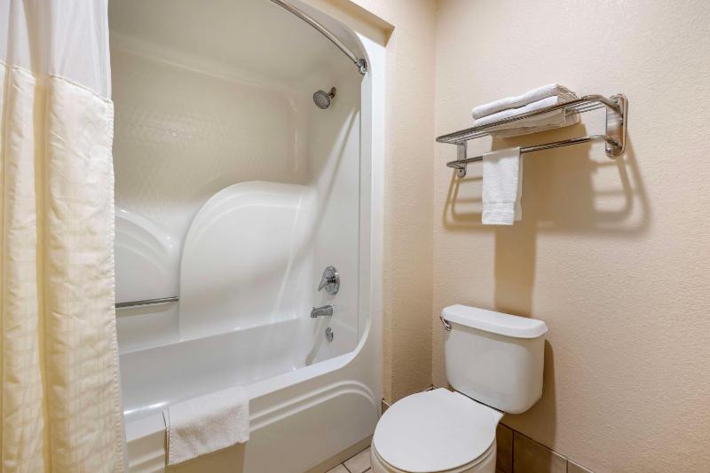 King Room with Spa Bath - Non Smoking image 2