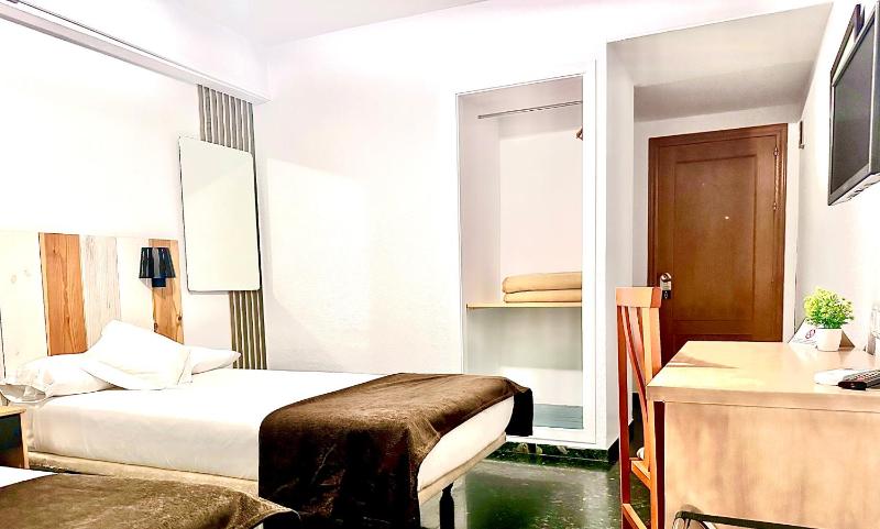 Double Room with Terrace image 2