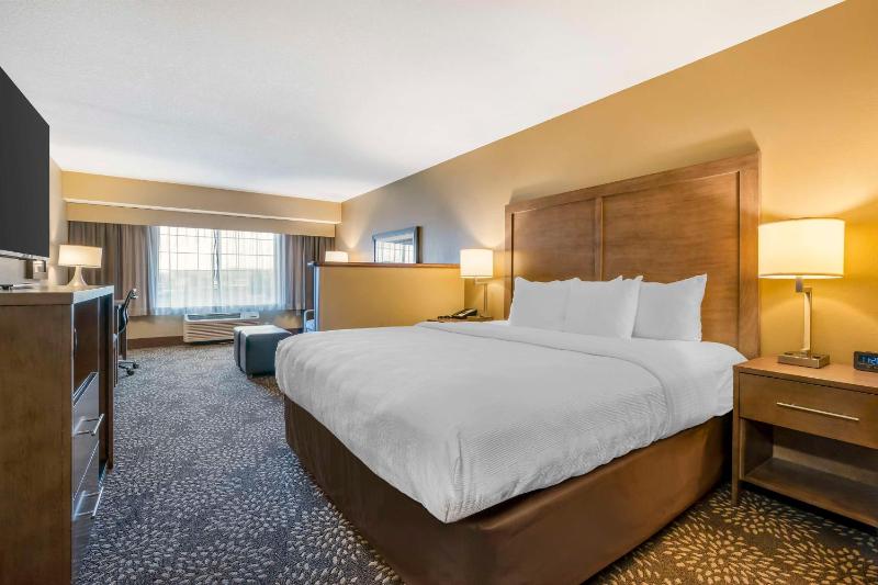 King Suite with Sofa Bed - Non-Smoking image 1
