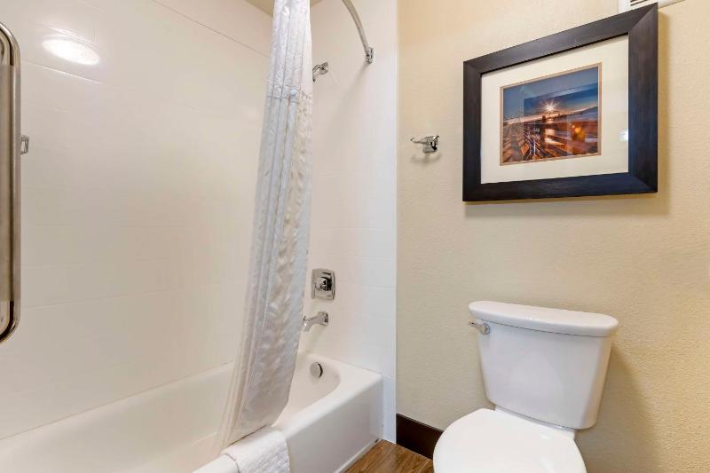 Queen Suite with Two Queen Beds and Sofa Bed - Third Floor/Non-Smoking image 3