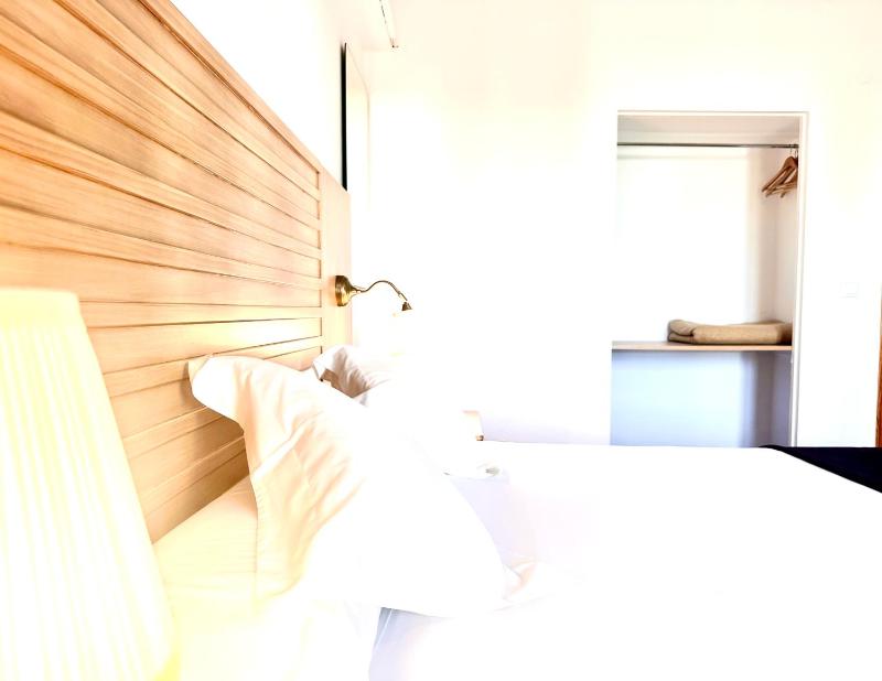 Premium Double Room image 2