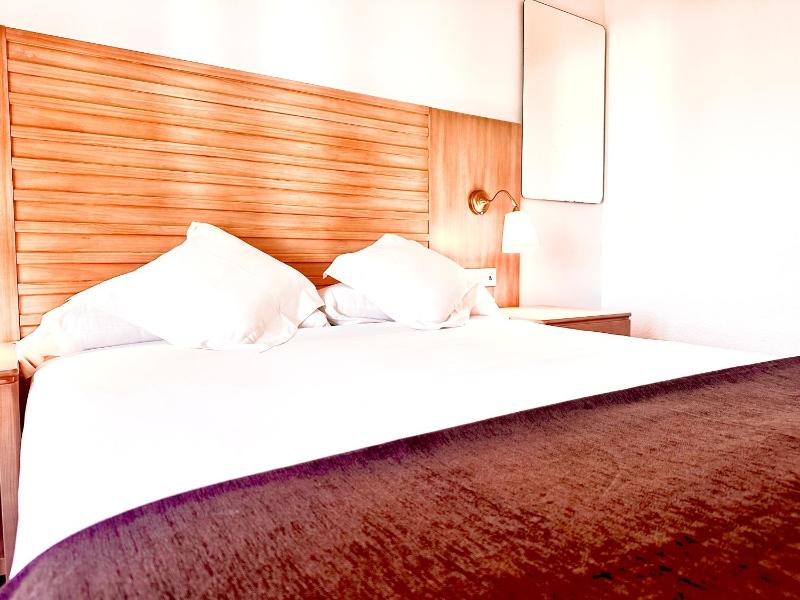 Premium Double Room image 3