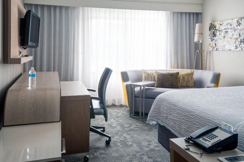 King Room with Sofa Bed image 1