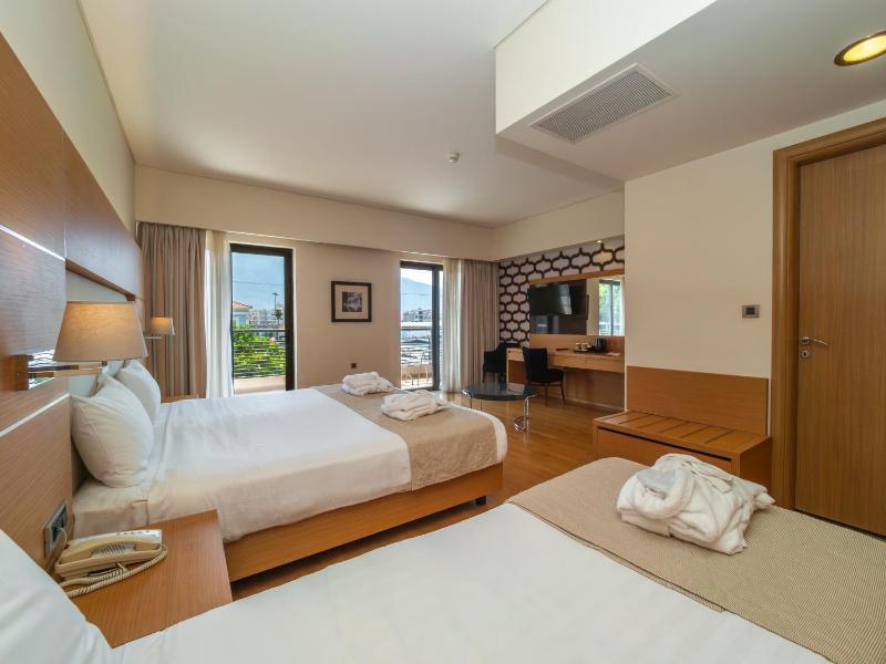 Superior Triple Room image 3