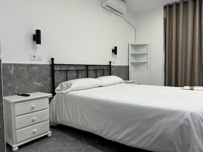 Studio Apartment image 2