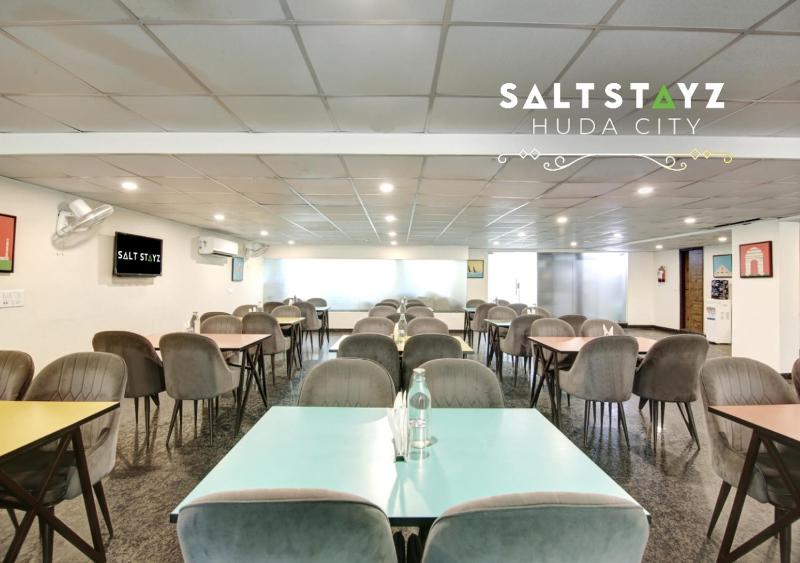 Saltstayz Select - Near Millennium City Centre - image 2