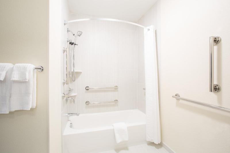 Studio Queen Suite with Tub - Communication Accessible  image 3