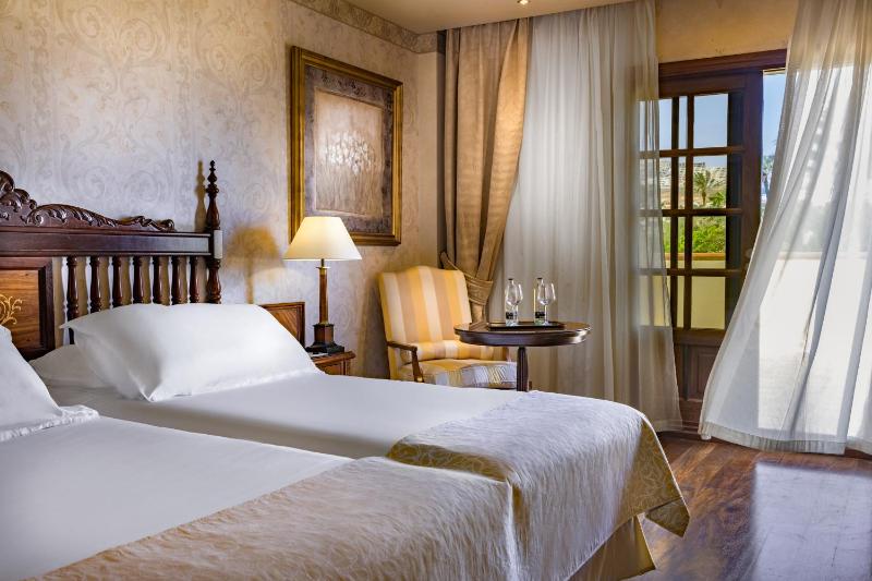 Double Room image 3
