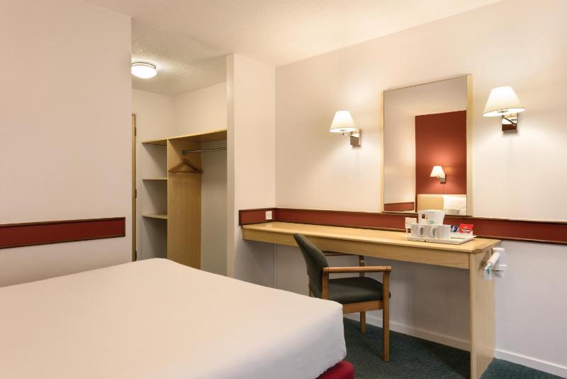 Double Room image 4