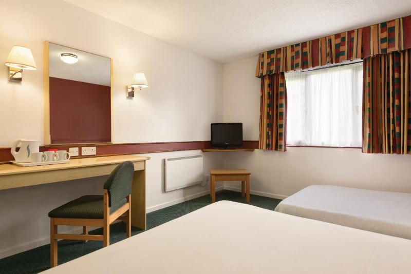Twin Room image 2