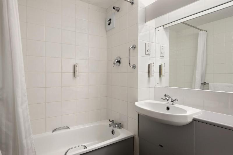 Double Room image 3