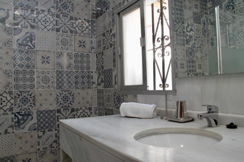 One-Bedroom Apartment image 2