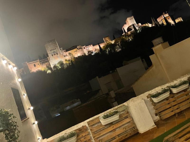Apartment with Terrace and Alhambra view image 3
