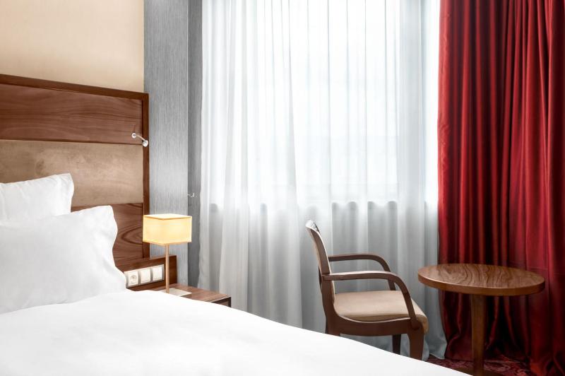 Deluxe King or Twin Room image 2