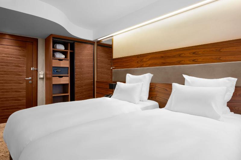 Deluxe King or Twin Room with Sofa image 1