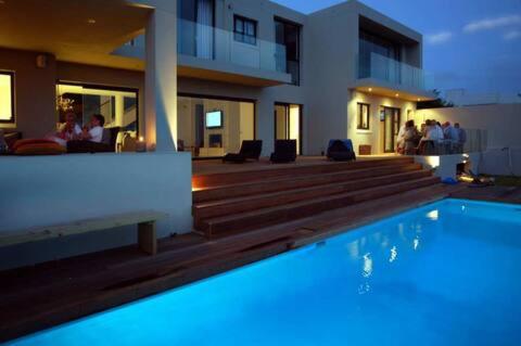 Home by the Sea - image 9