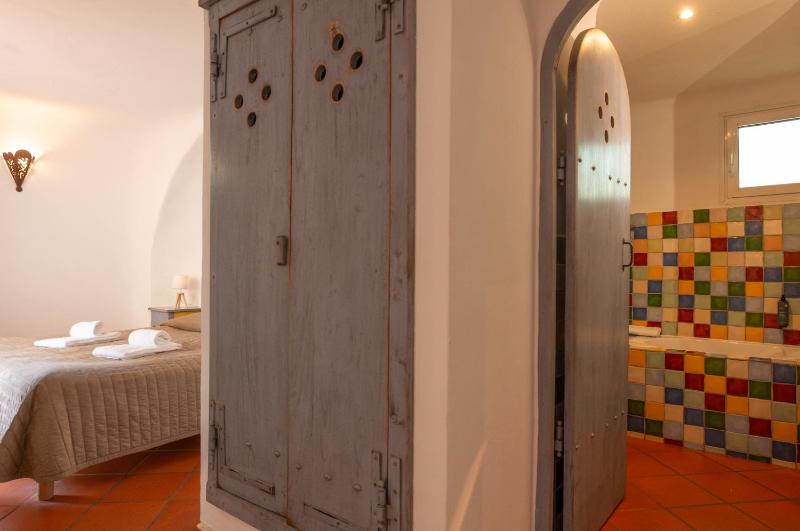 Small Double or Twin Room image 4