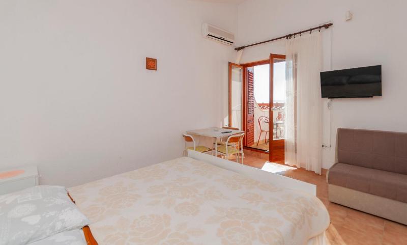 Studio - Second Floor image 3
