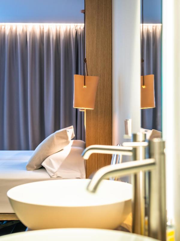 Premium Double Room image 3