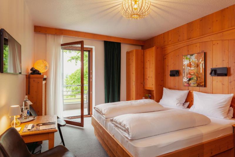 Double Room with Lake View image 2
