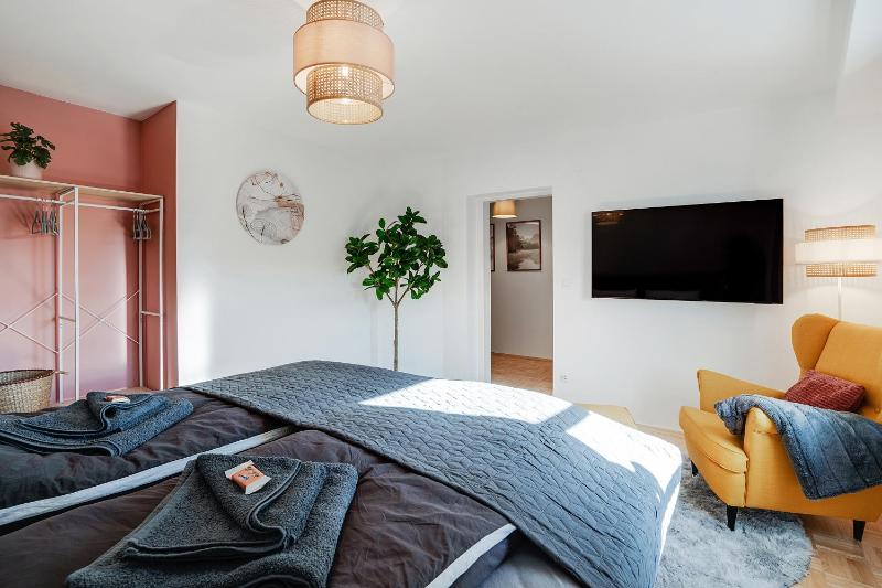 Spacious Quiet Family Suite - 2BR & Free Parking in Altstadt by HERO HOMES Graz - image 20