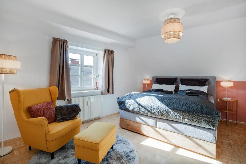 Spacious Quiet Family Suite - 2BR & Free Parking in Altstadt by HERO HOMES Graz - image 1